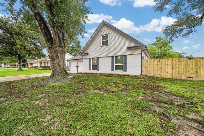 Building Photo - 4114 Hill Oak Dr