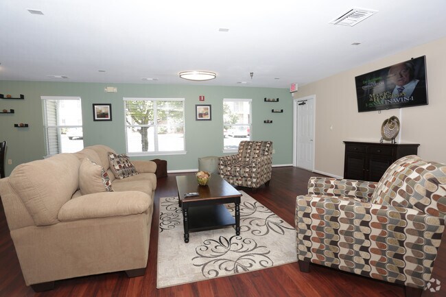 Clubhouse - Mallside Forest Apartments