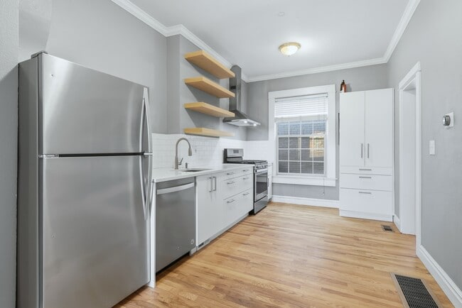 Building Photo - 1032 28th St