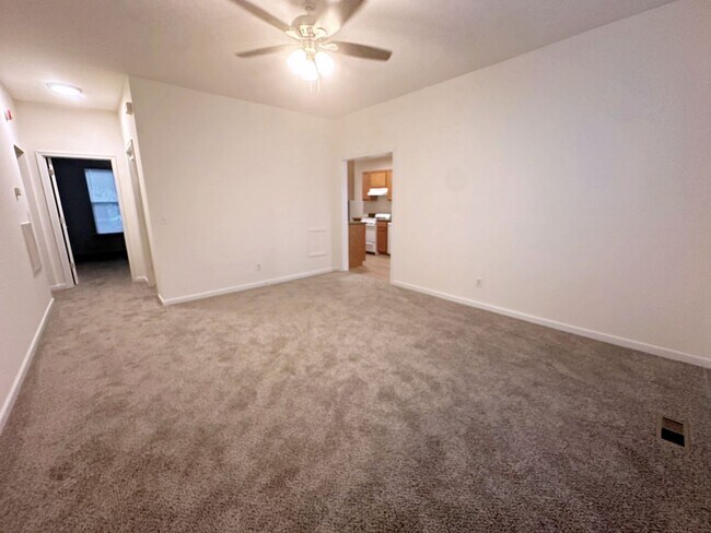 Building Photo - Bellevue - 2 Bedroom Apartment