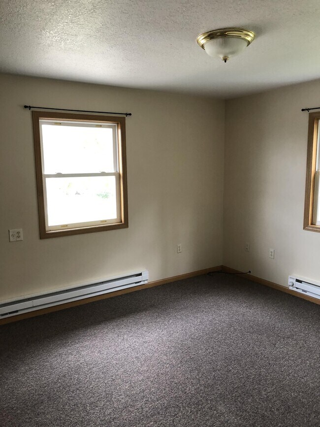 Building Photo - 3027 River Rd