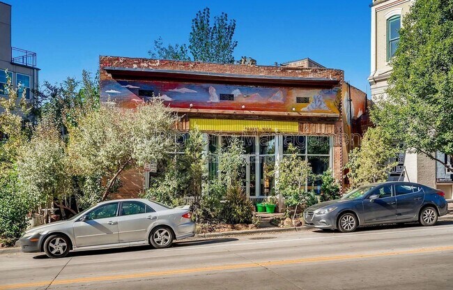 Building Photo - 3030 Wyandot St