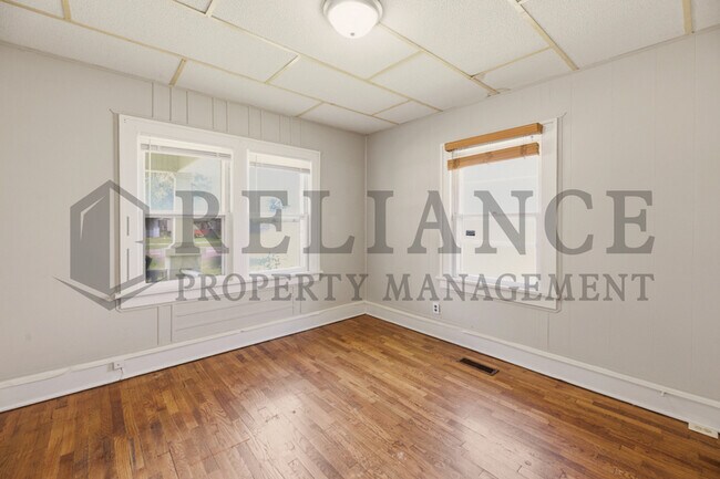 Building Photo - 432 S Osage St