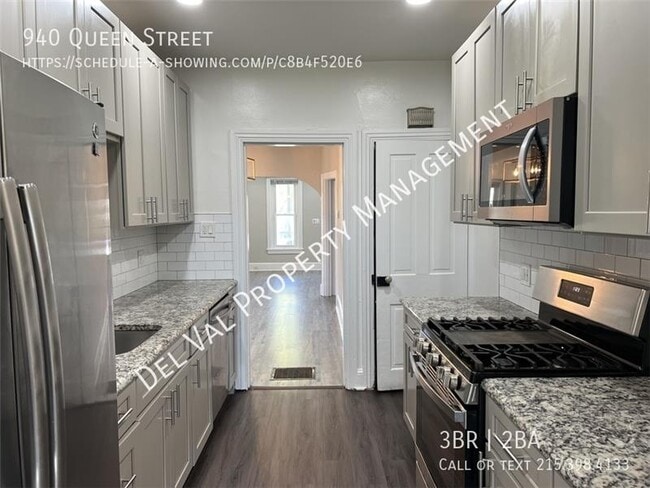 Building Photo - 940 Queen St