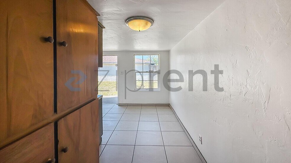 Building Photo - 3634 E Madison Ave