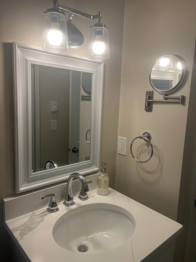 Full Bath - 15 Townhouse Rd
