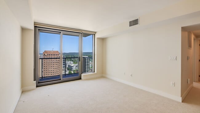 Building Photo - 650 Bellevue Way NE