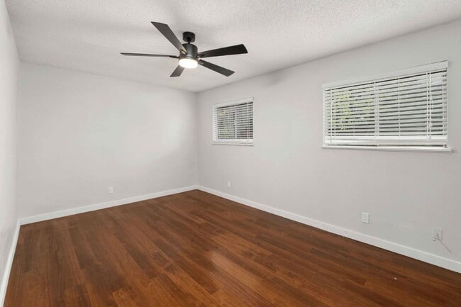 Building Photo - 2928 E 12th St