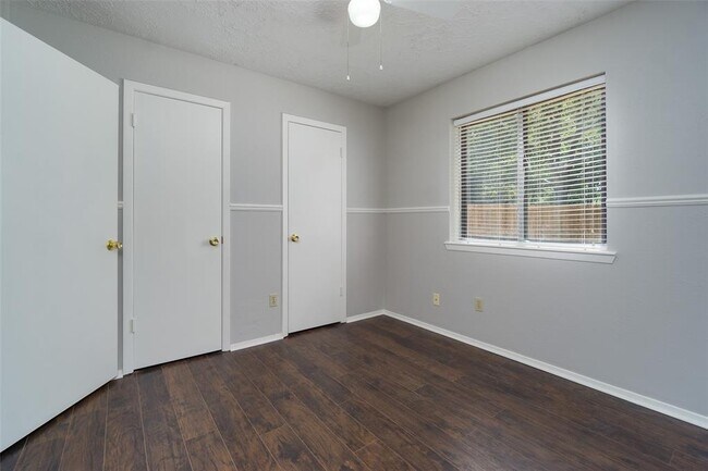 Building Photo - 2902 Laurelridge Dr
