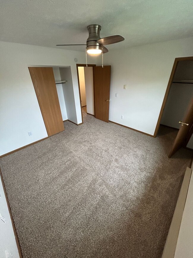 Building Photo - Spacious 2-Bedroom Living in a Quiet Commu...