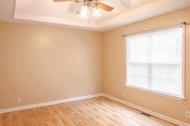 Building Photo - Pet Friendly Three Bedroom!
