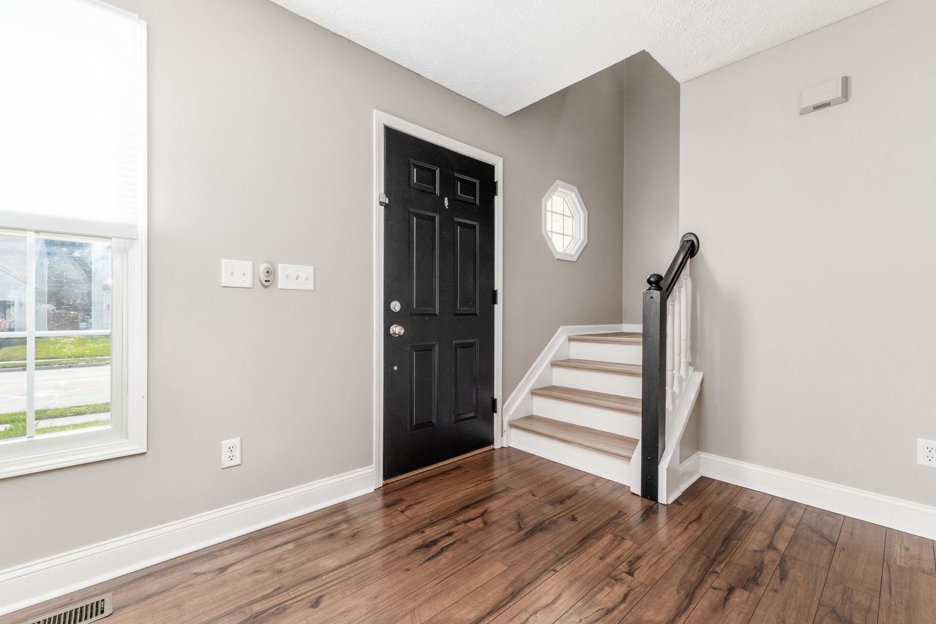 Building Photo - 8446 Olenbrook Dr