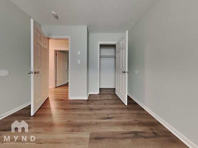 Building Photo - 416 York Rd