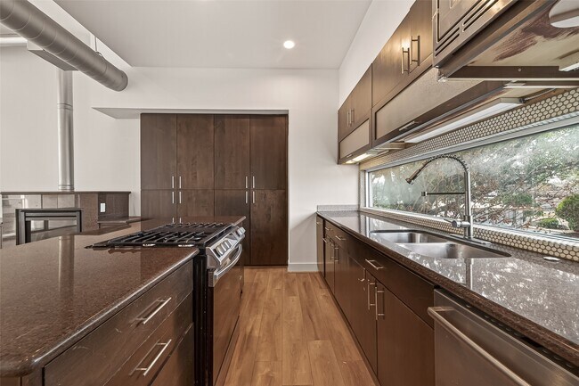 Building Photo - 6014 Fairdale Ln