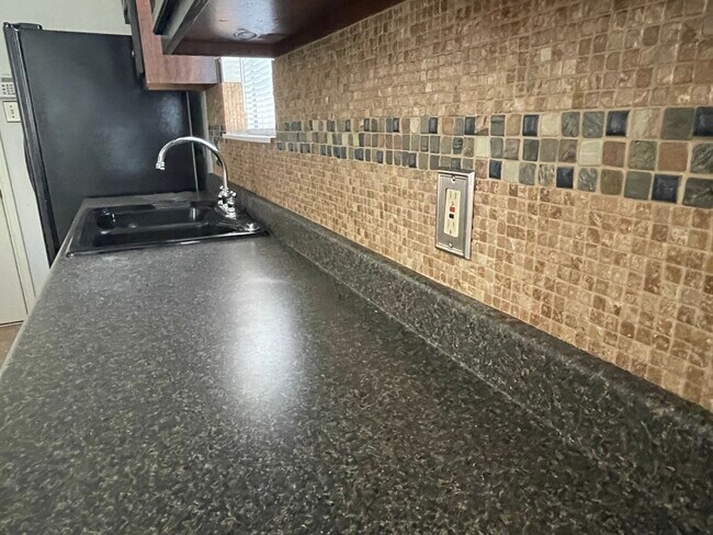 Building Photo - 3103 Sam Houston Dr