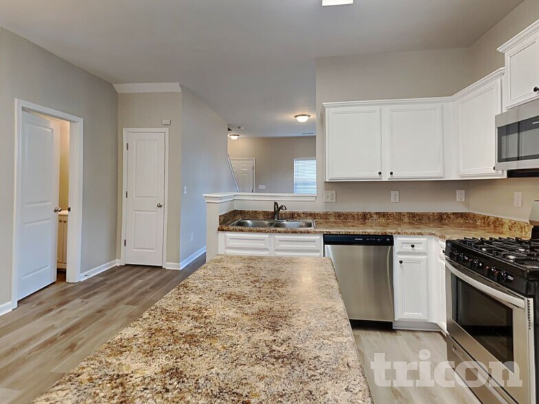 Building Photo - 4118 Lindbergh Wy