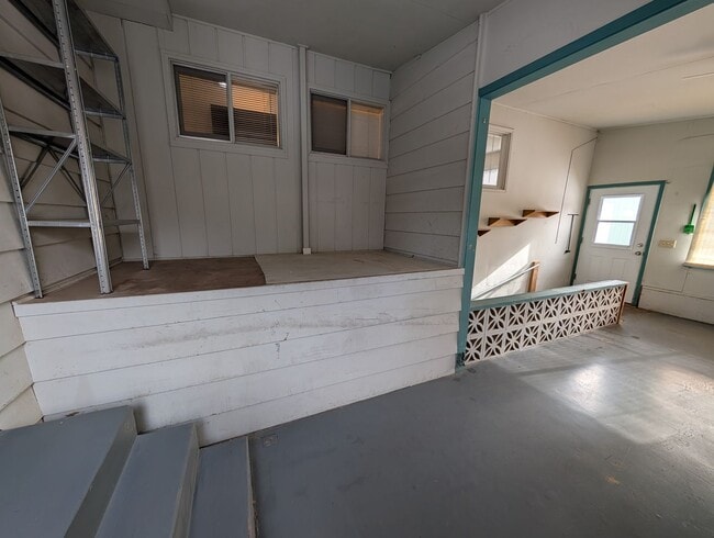 Building Photo - 722 Bryden Ave