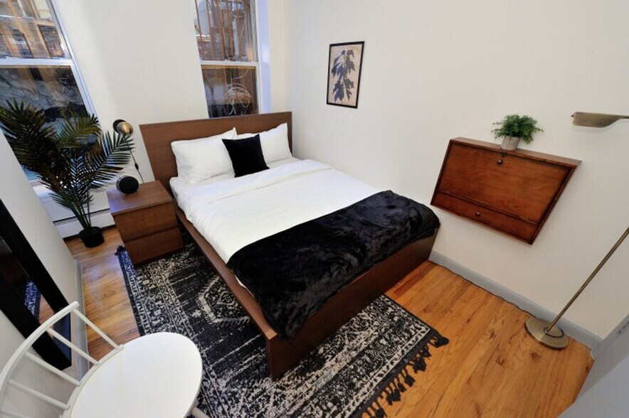Building Photo - 356 W 37th St