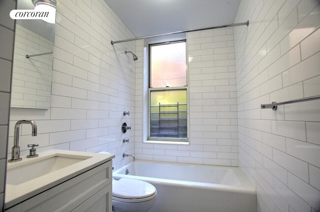 Building Photo - 250 W 104th St