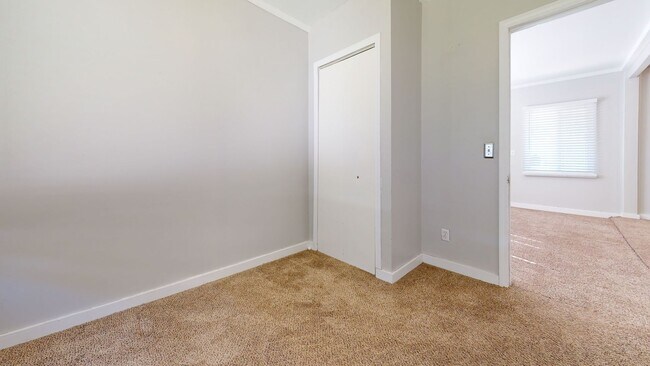 Building Photo - Charming 2-Bedroom Ranch for Lease in Warren