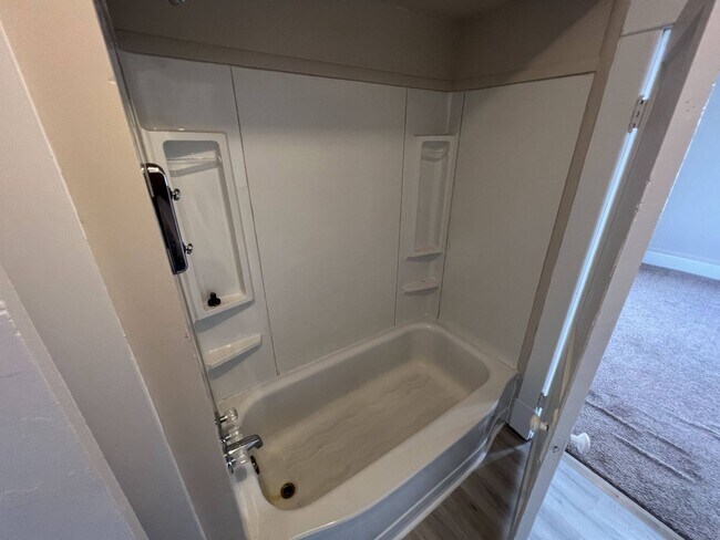 Building Photo - Newly renovated 2 bed 1 bath in Aurora, Missouri!