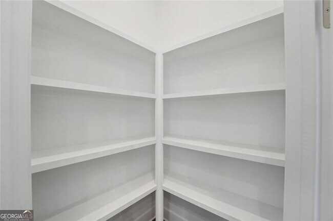 Building Photo - 2815 Medford Dr