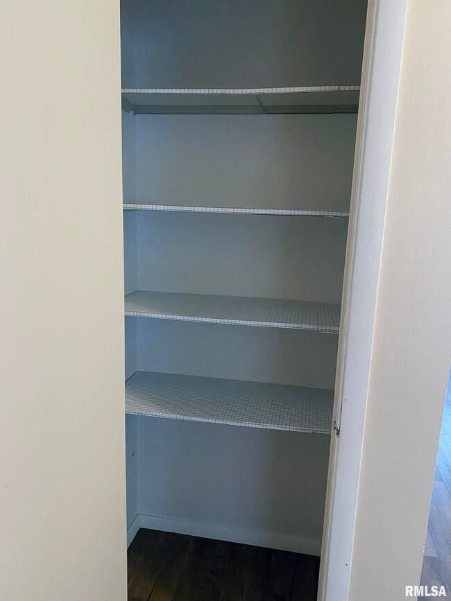 Building Photo - 1829 W Daytona Dr