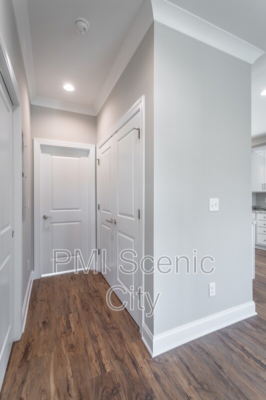Building Photo - 2631 Rogers Dr SE