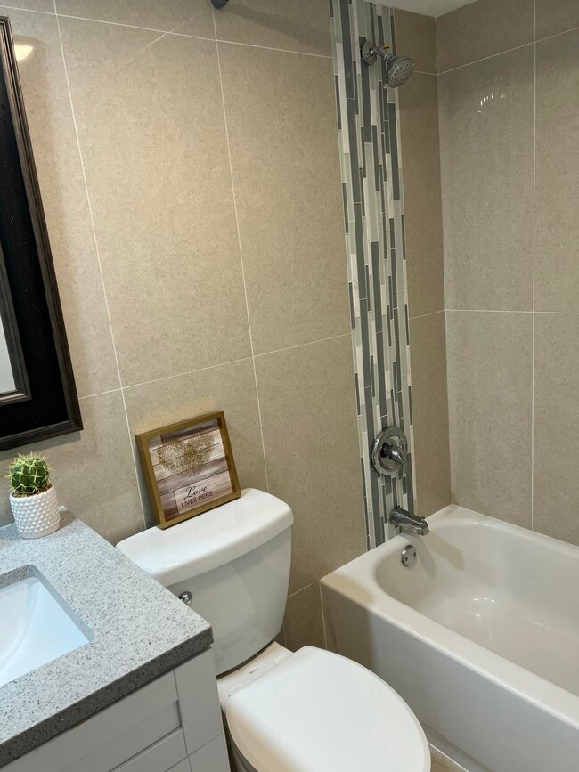 Building Photo - 2101 21st Ln