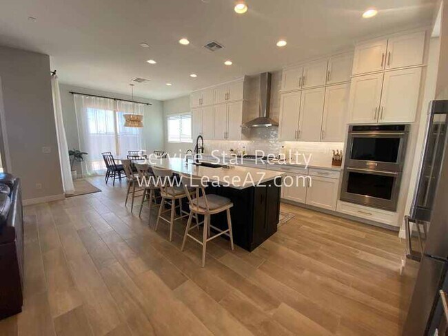 Building Photo - 9607 E Solina Ave