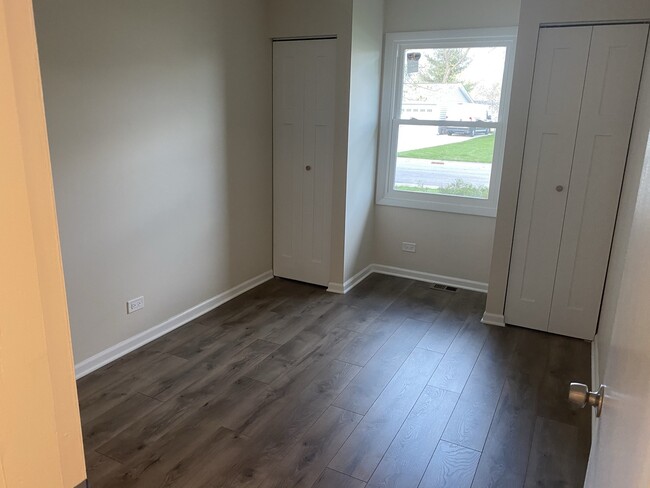 Building Photo - 115 Meadowbrook Ln