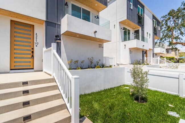 Building Photo - 4293 Tujunga Ave