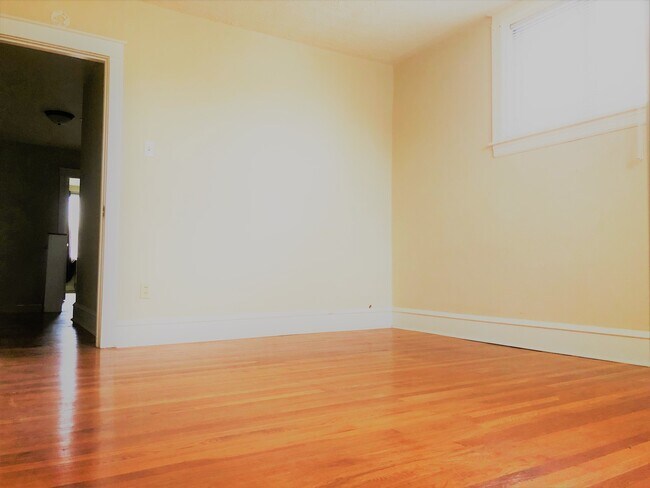 Building Photo - 618 Gerhard St