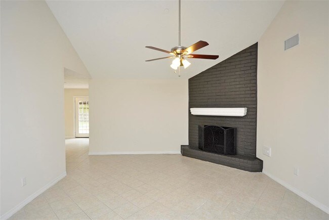 Building Photo - 15631 Fox Springs Dr