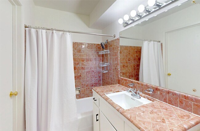 Building Photo - 4826 Waynesboro Dr