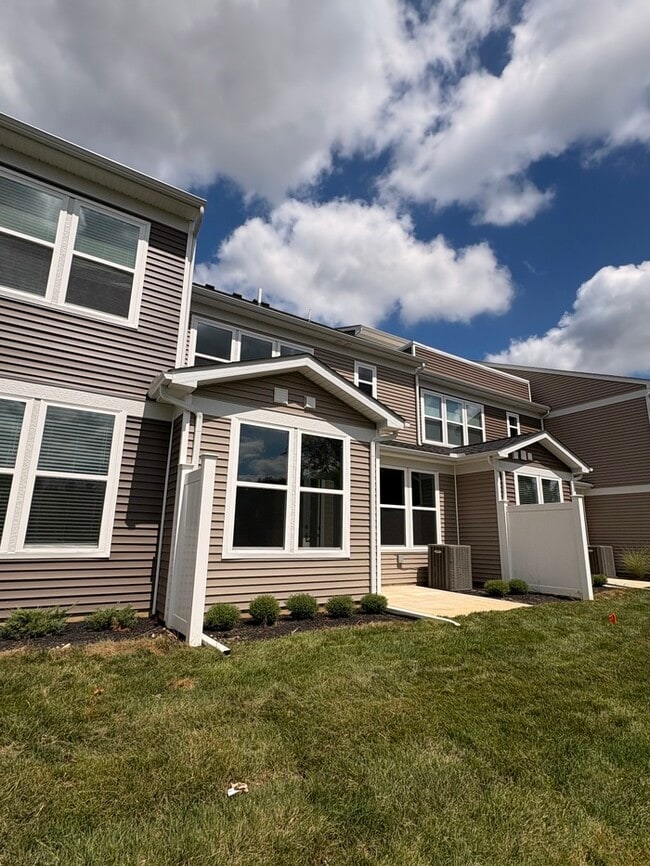 Building Photo - Charming 3 beds 3 baths in New Albany!