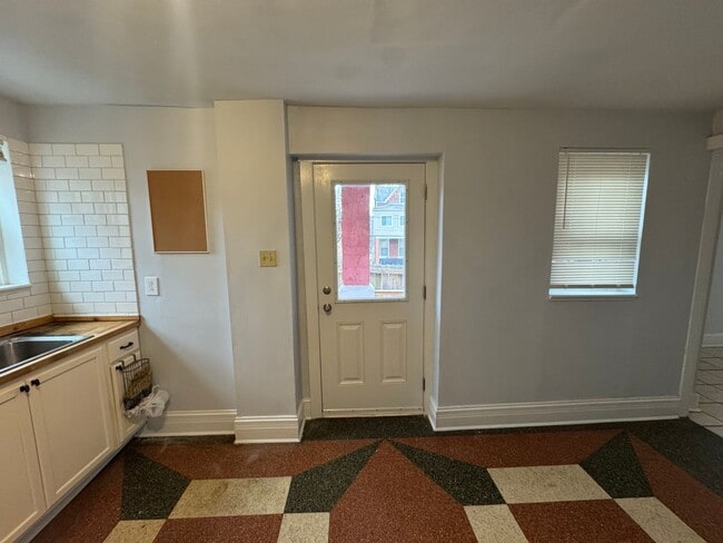 Building Photo - Charming and spacious 5BR Home in East Liberty