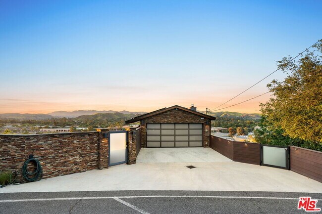 Building Photo - 28207 Laura La Plante Dr