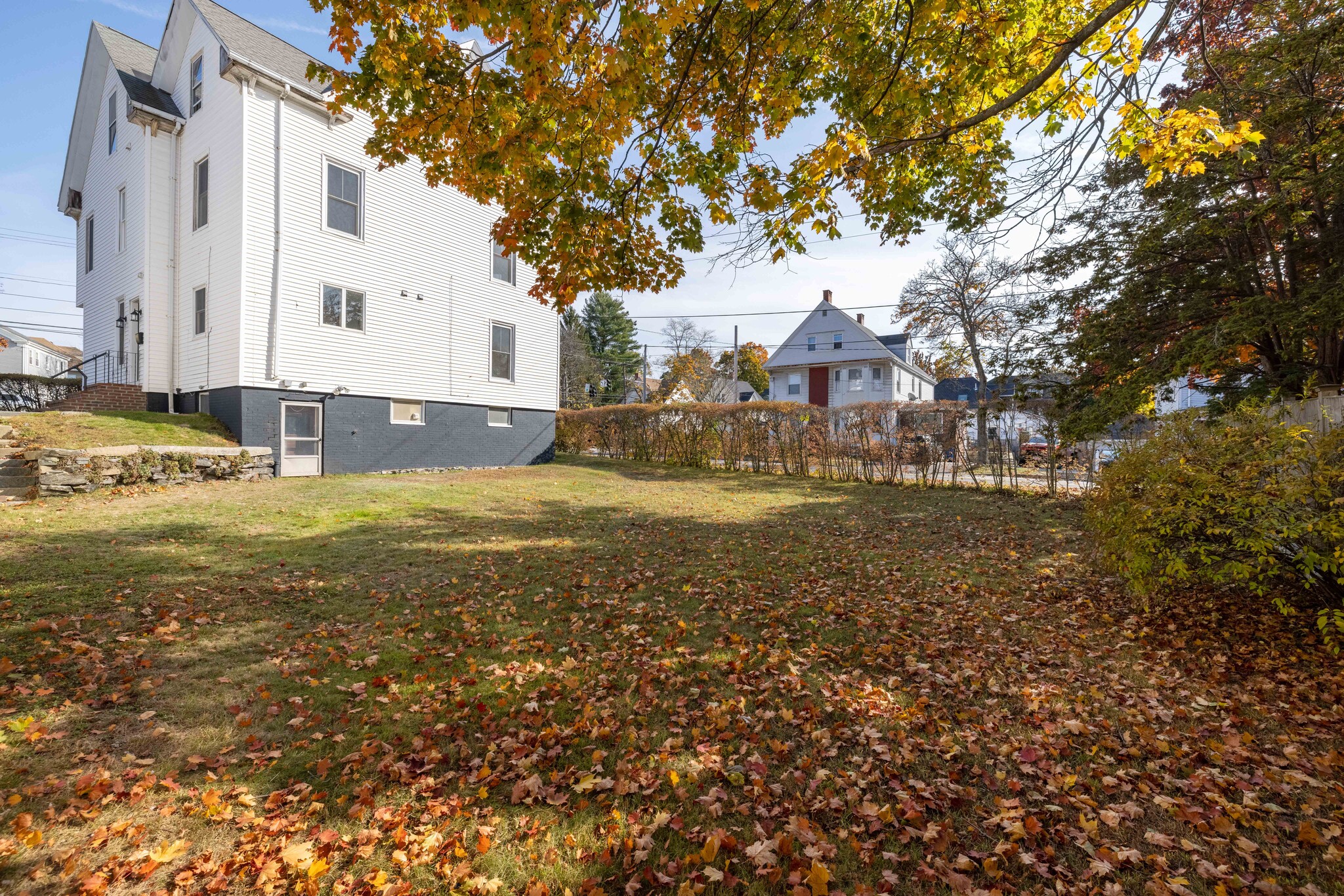 Spacious, Private Yard - 338 Stevens Avenue