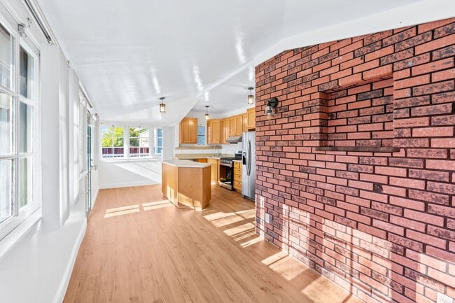 Building Photo - Downtown Napa 2 bdrm 1.5 Bath Home Availab...