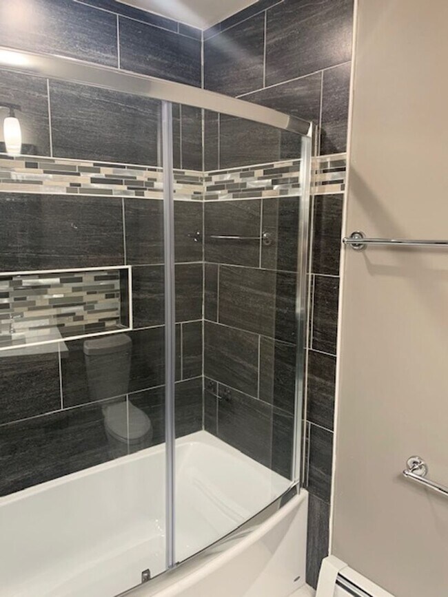 Building Photo - Inviting 2BR Gem with Balcony Views in For...