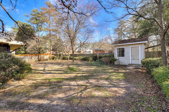 Building Photo - Wonderful 3 bedroom 2 bath home in Heart o...