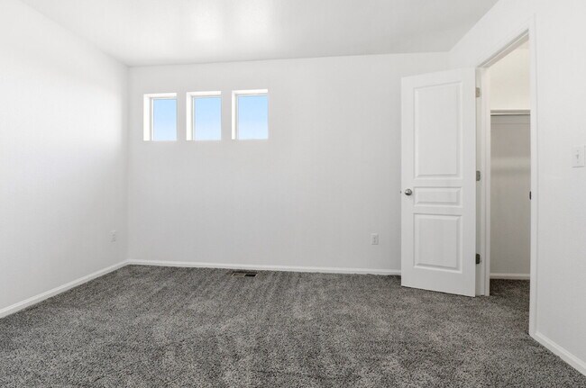 Building Photo - $2,940.95 - 4 Bed, 3 Bath Home in Denver with Central A/C and Fenced in Yard!