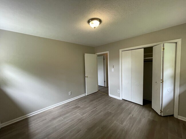 Building Photo - 1829 Quail Run Dr