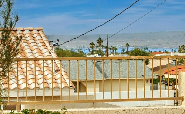 Building Photo - FULLY FURNISHED - LONG TERM RENTAL 3 Bedro...