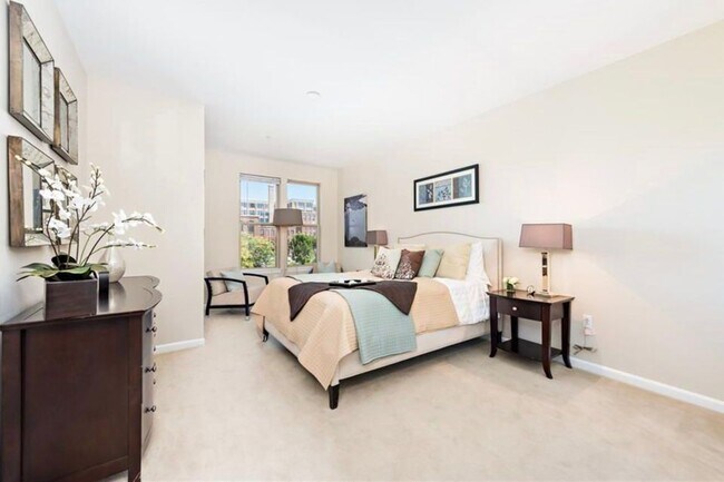 Building Photo - 903 Providence Pl