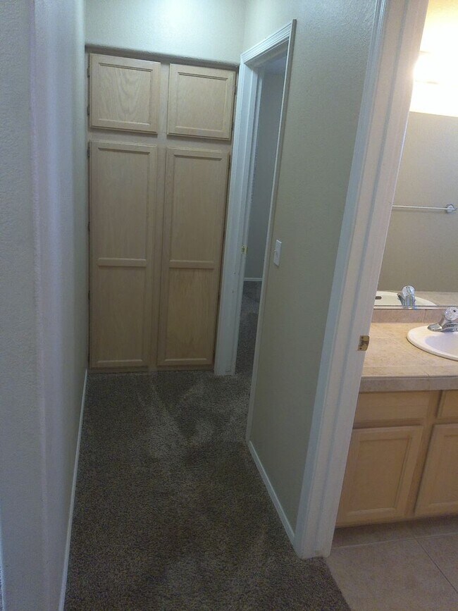 Building Photo - Long Term 3 bedroom 2 bath 3 car