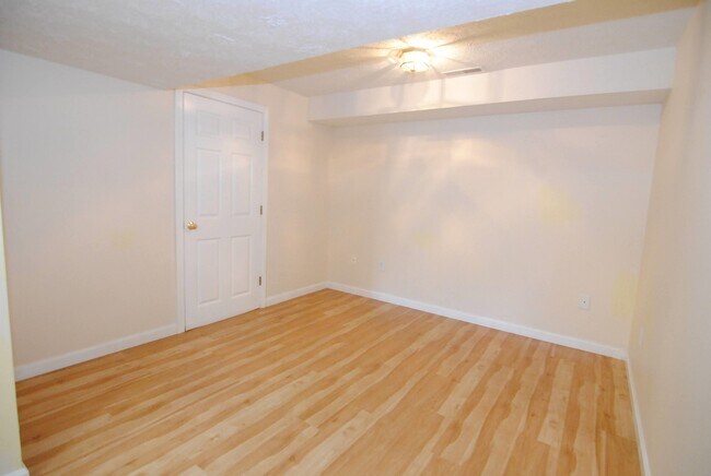 Building Photo - 68 Georgetown Dr