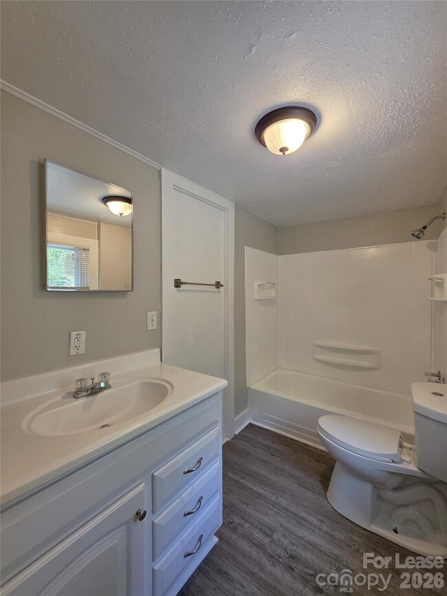 Building Photo - 337 Fox St SW