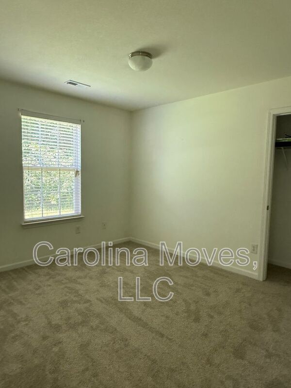 Building Photo - 7 Birchbriar Way